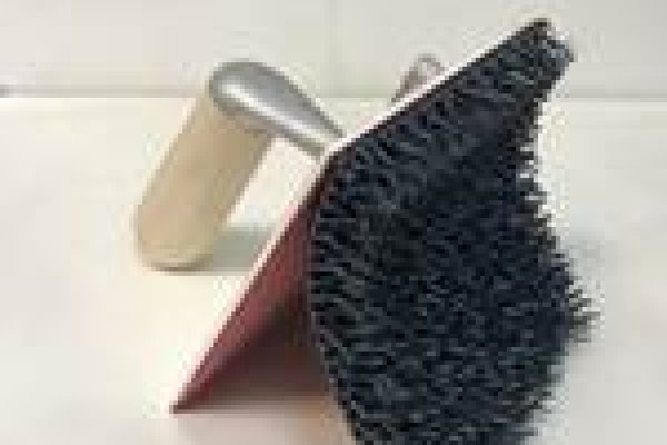 Кельма из нержавеющей стали трапецевидная с закругленными углами с прорезиненной ручкой