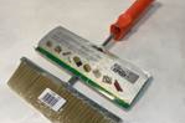 Кельма из нержавеющей стали трапецевидная с закругленными углами с прорезиненной ручкой